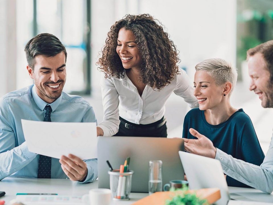 Mulheres líderes podem enfrentar adversidades e desafios únicos ao longo de suas carreiras, desenvolvendo, assim, altos níveis de resiliência e determinação para superá-los.