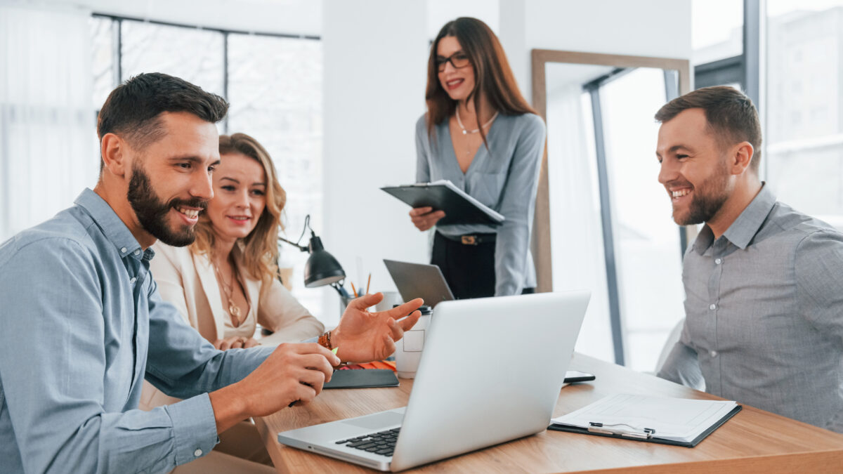 Líderes reunidos para discussão sobre como potencializar as conexões entre áreas.